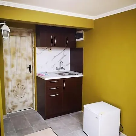 Apartment студиото е партер от жилищна сграда. топ център. Varna